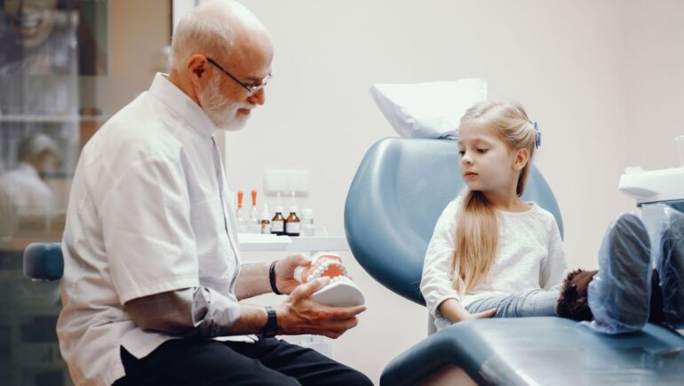 Choosing the Right Pediatric Dentist for Your Child in Abu Dhabi